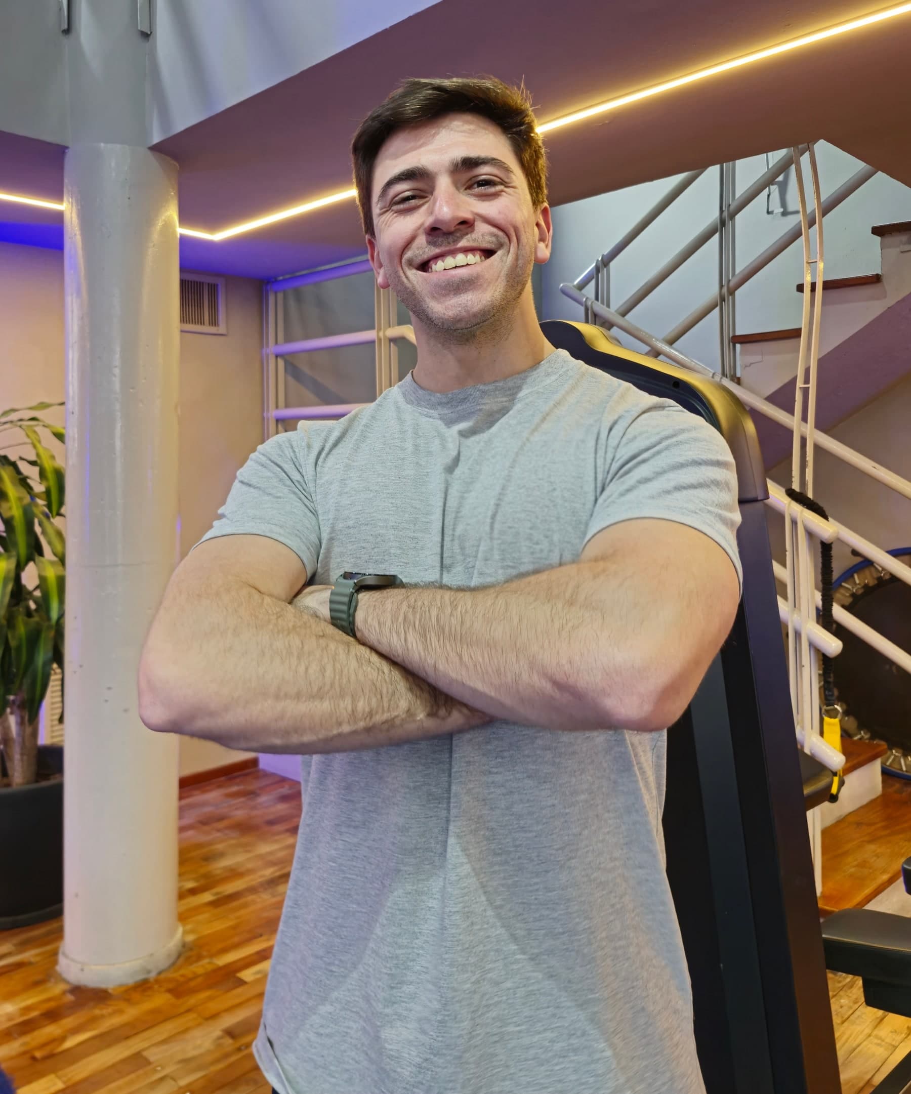 Emiliano Peralta, profe de educación física, en el gimnasio